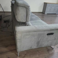 Сив диван от плат четворка с електрически релакс механизъм, снимка 11 - Дивани и мека мебел - 44701380