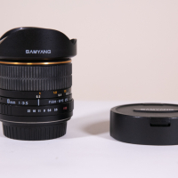 Lens Samyang 8mm f/3.5 Fish-eye CS  EF-S /EOS/  , снимка 1 - Обективи и филтри - 44630326