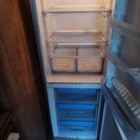 Продавам хладилник с фризер Indesit, снимка 6 - Хладилници - 44041534