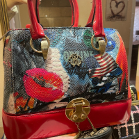 Дамска чанта с тайник и огледало, снимка 1 - Чанти - 44528264