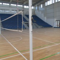 Стойки волейбол алуминиеви: – стойки за волейбол с регулируема височина и външен обтегач с ръкохватк, снимка 1 - Волейбол - 29227043