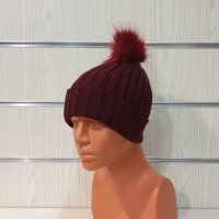 Нова зимна дамска шапка бордо с помпон/пух, снимка 2 - Шапки - 35512621