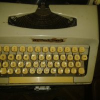 Стари пишещи машини, снимка 3 - Антикварни и старинни предмети - 29454265