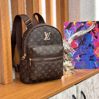 Дамска раница Louis Vuitton , снимка 2 - Раници - 44737605