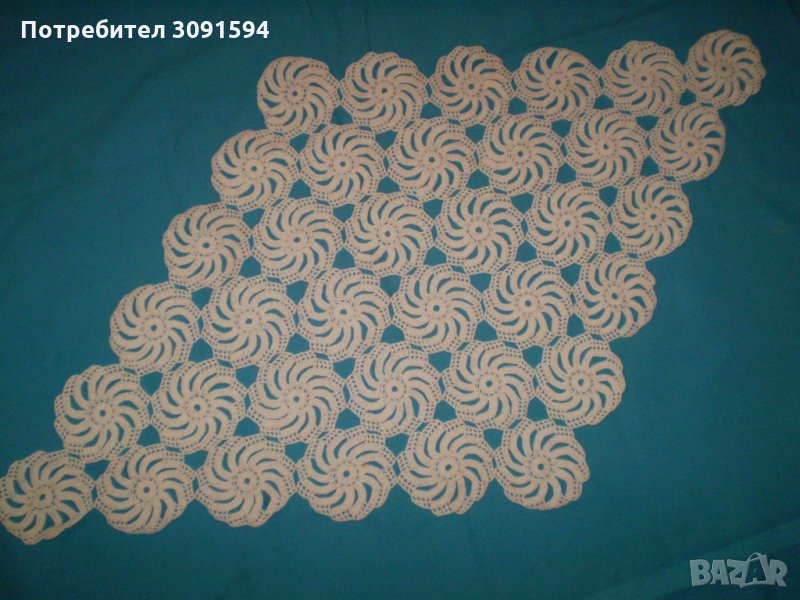 Старинна плетена на една кука покривка за маса тишлайфер, снимка 1