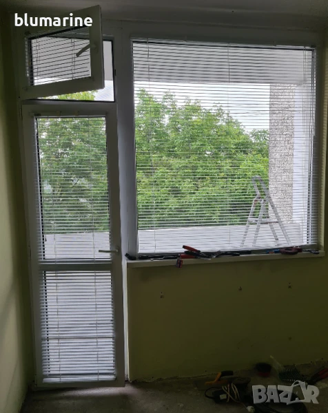 Вратопрозорец от PVC Salamander с Комарници, PVC перваз и Al щори, снимка 1