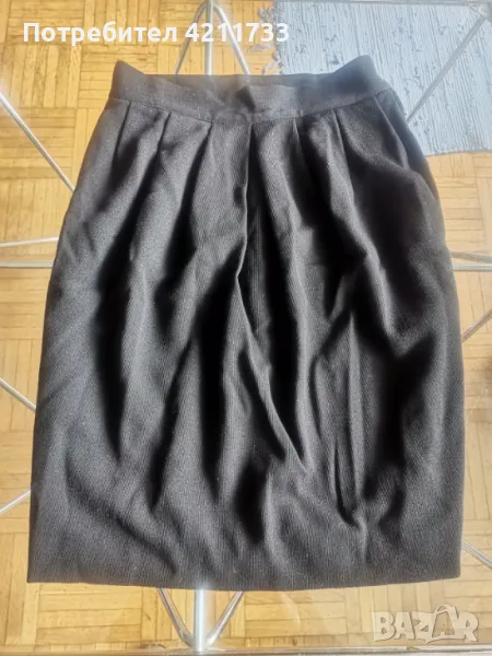 италиянска дизайнерска пола 100 % вълна S НОВО, снимка 1