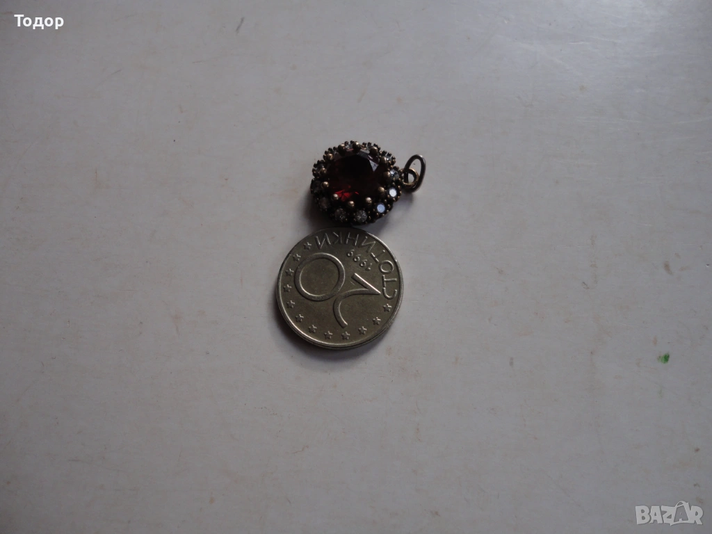 Сребърен медальон колие червен камък , снимка 1