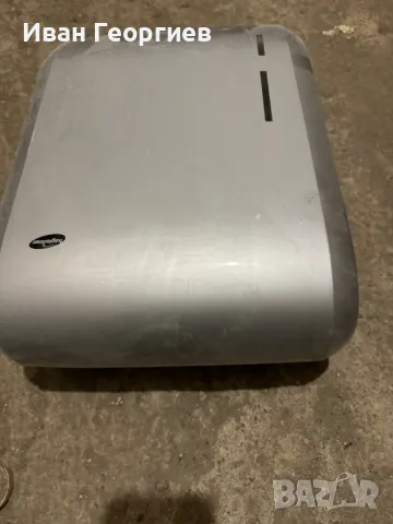 Дозатор за хартиени кърпи за ръце Hagleitner , снимка 3 - Други стоки за дома - 49237651