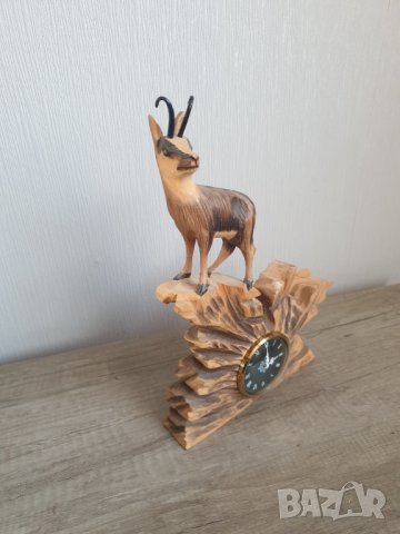 Настолен механичен часовник с дърворезба, снимка 9 - Антикварни и старинни предмети - 40522160