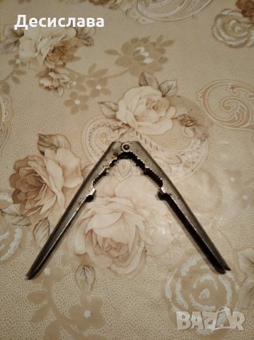 Ретро инструмент за чупене на бадеми