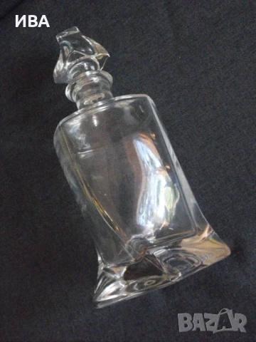 Стъклена гарафа от масивно стъкло., снимка 2 - Антикварни и старинни предмети - 51414046