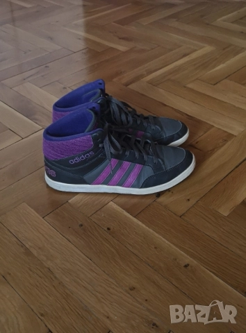 Оригинални дамски кецове Adidas номер 38