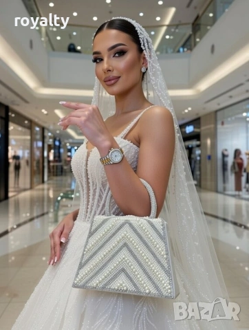 Дамска чанта - бяло със сребристо