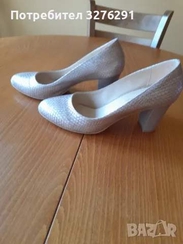 Златисти обувки р.40 , снимка 2 - Дамски елегантни обувки - 49397015