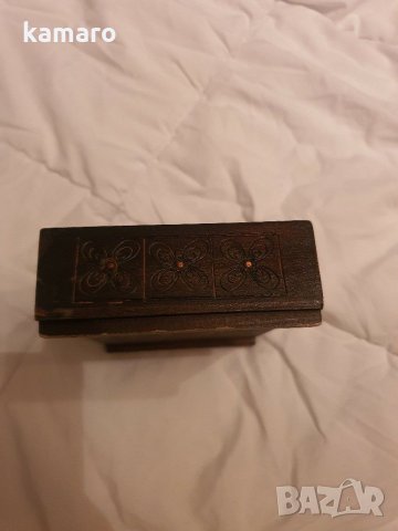 стара дървена кутия с дърворезба , снимка 4 - Антикварни и старинни предмети - 29981803