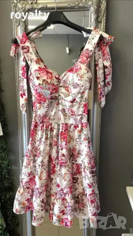 Рокля с презрамки с твърди чашки 