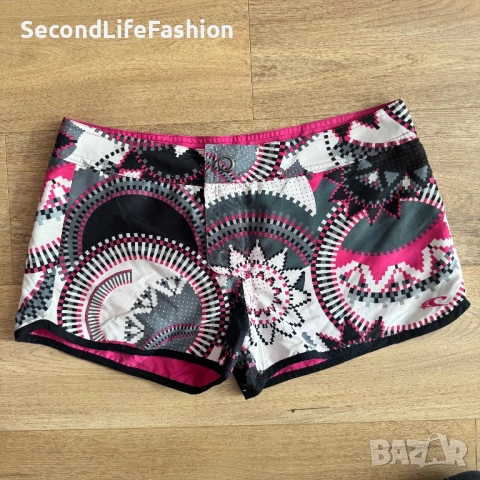 Дамски къси панталони O’Neill размер M-L двулицеви плажни , снимка 2 - Къси панталони и бермуди - 53910249