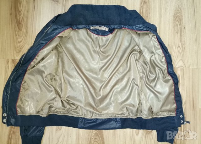 Дамско яке BERSHKA, size M, леко лъскаво, тъмносиньо, много запазено, снимка 4 - Якета - 35251213