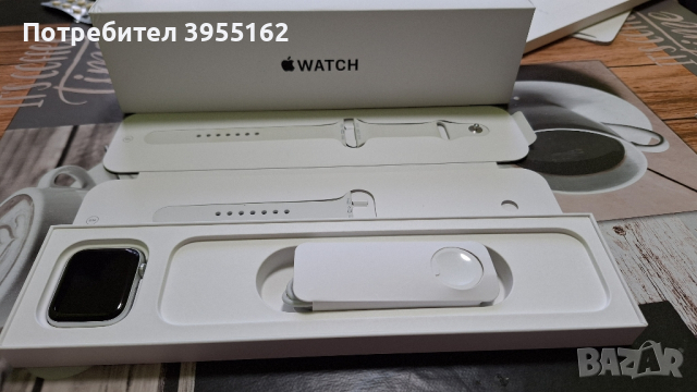 Apple watch SE 44mm Silver Aluminum, снимка 7 - Смарт гривни - 44515963