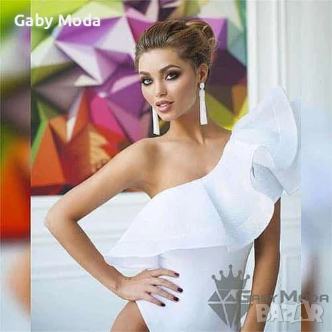 Дамски бял асиметричен боди топ с волани