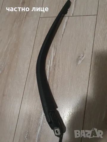 Рамо за задна чистачка на Reno Туинго 