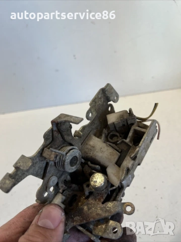 Заключващ механизъм преден десен за Mercedes W638 Vito (1995-2003) 6387200335 , снимка 2 - Части - 54204968