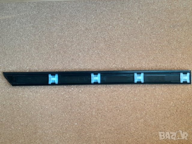 Лайсна пластмасова за задна лява врата VW GOLF 3 5880425, снимка 2 - Части - 38917521