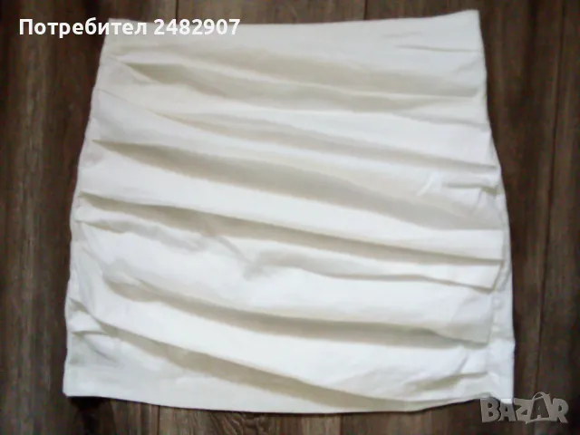 Ефектна дамска пола "Bershka" , снимка 3 - Поли - 47789077