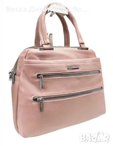 Дамска чанта с изчистен дизайн и практични детайли