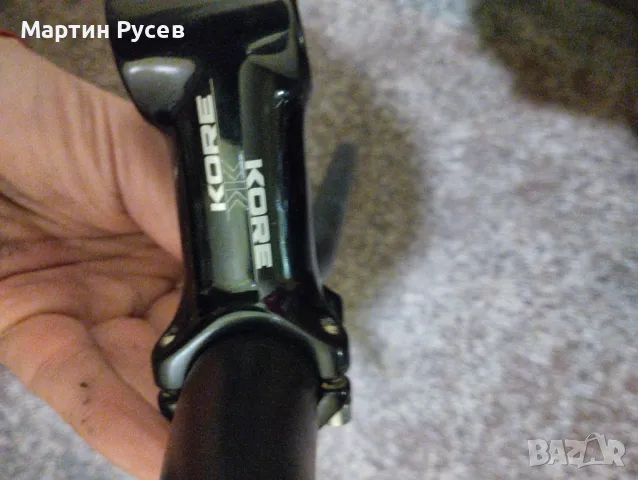 Кормило bergamot и лапа kore