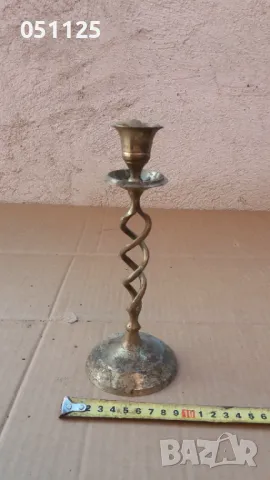 масивен бронзов свещник , снимка 2 - Антикварни и старинни предмети - 48524252