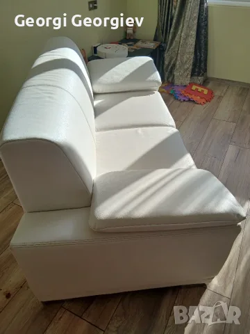 Продавам бял кожен диван, снимка 5 - Дивани и мека мебел - 56446179