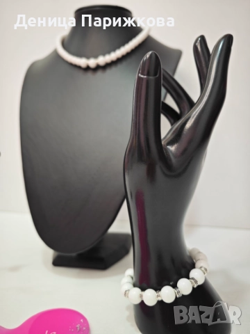 Ръчно изработен комплект бижута с бял ахат – гривна, колие и обеци , снимка 3 - Бижутерийни комплекти - 52774992