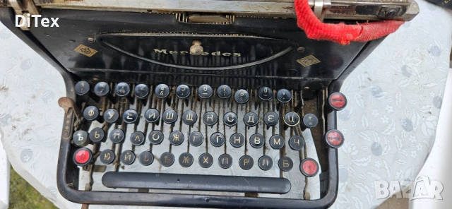 Пишеща машина , снимка 2 - Антикварни и старинни предмети - 53929059