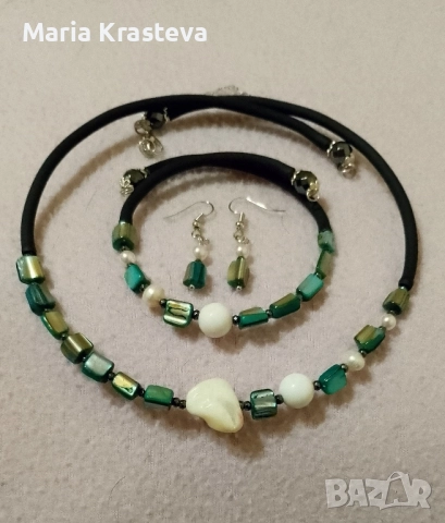 Ръчно изработен комплект колие и гривна от естествени камъни .