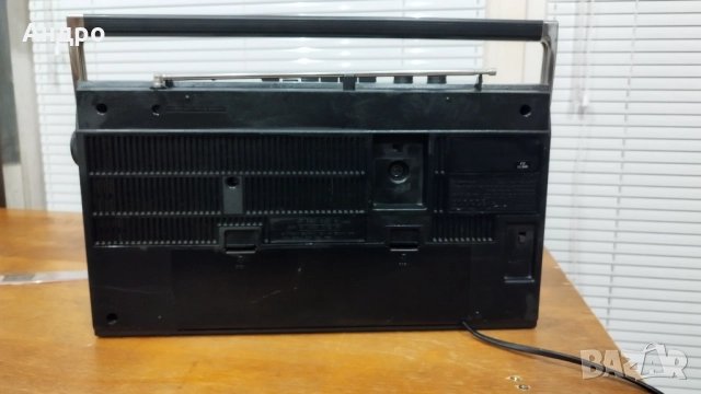 Радио касетофон Hitachi , снимка 2 - Радиокасетофони, транзистори - 53001100