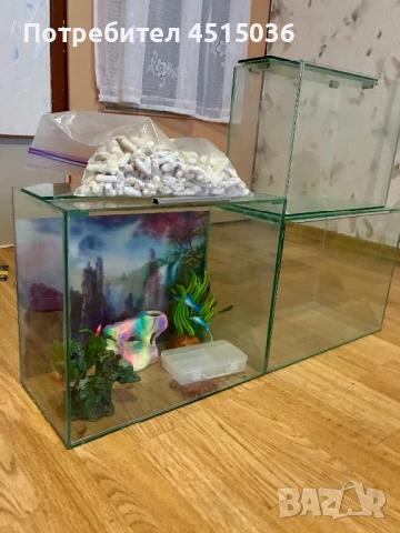 3 малки аквариума с аксесоари, снимка 1