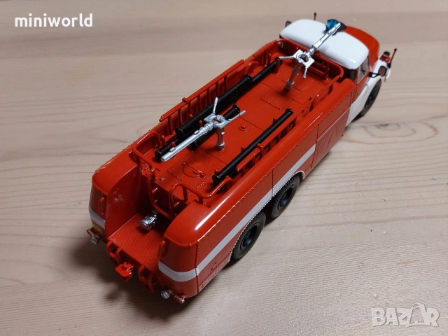 Tatra 148 CAS 32 пожарна 1969 - мащаб 1:43 на DeAgostini моделът е нов в блистер, снимка 8 - Колекции - 52375057