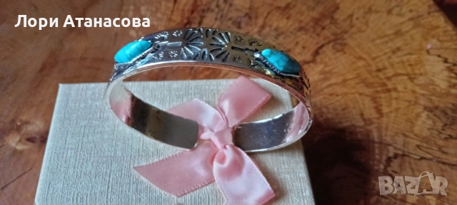 Стилна отворена гривна, с винтидж флорален дизайн, идеална за ежедневно носене от жени, снимка 2 - Гривни - 54008353