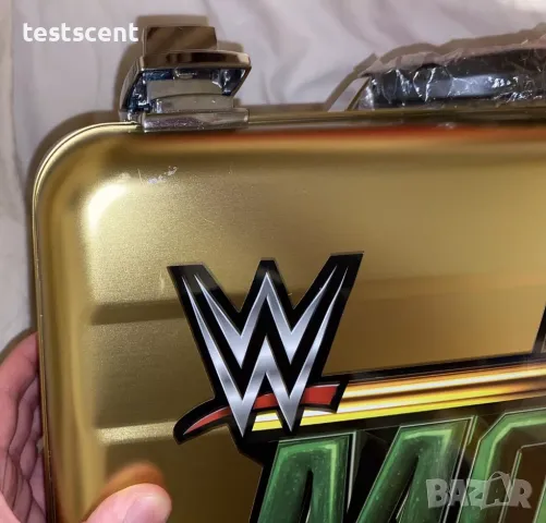 WWE Money In The Bank Briefcase куфар gold колекционерски Договорът в куфарче , снимка 2 - Колекции - 48988450