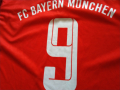 Байерн Мюнхен футболна фен тениска и №9 Левандовски размер М отлична, снимка 6