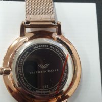 Дамски златист елегантен часовник с верижка Victoria Walls, снимка 2 - Дамски - 40471143
