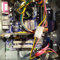 Настолен Компютър: Intel (R) Core (TM)2 Duo CPU E8400 3.00 GHz Ram: 4 GB DDR2 800MHz, снимка 3 - Работни компютри - 44765504