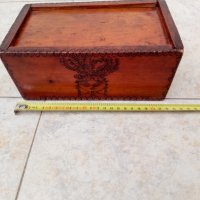Стара дървена кутия, снимка 1 - Антикварни и старинни предмети - 31539091