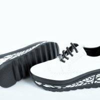 НОВО! Бели дамски обувки с ефектна платформа, снимка 4 - Дамски ежедневни обувки - 42810835