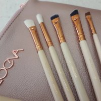 027 нов сет четки за грим Зоева 8бр с чантичка розова Zoeva brush set, снимка 1 - Други услуги - 42879785