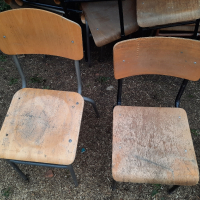 Тръбни желязни столове с дървени седалки и облегалки , снимка 2 - Столове - 44516933