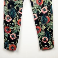 Нов - 25% панталон H&M с макове 40 размер, снимка 2 - Панталони - 32087959