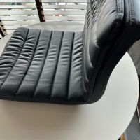 Черна кожена седалка за бар стол, снимка 3 - Столове - 44575687